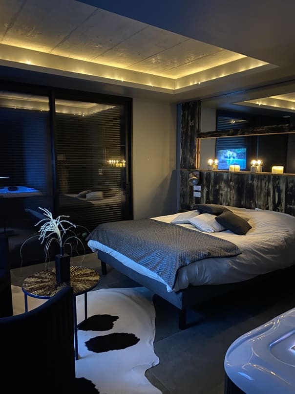 LE FRUIT DÉFENDU - Love’nSpa - weekend en amoureux, love rooms avec spa ou jacuzzi privatif1 de LE FRUIT DÉFENDU
