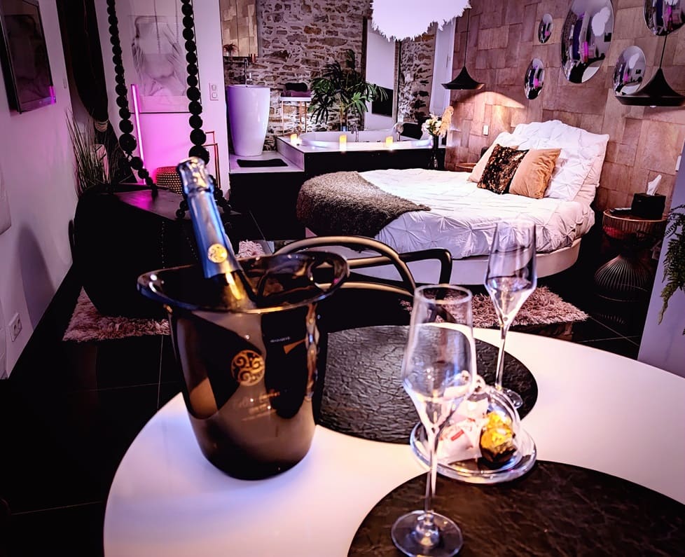 Le Lov(t) - Love’nSpa - weekend en amoureux, love rooms avec spa ou jacuzzi privatif5 de Le Lov(t)
