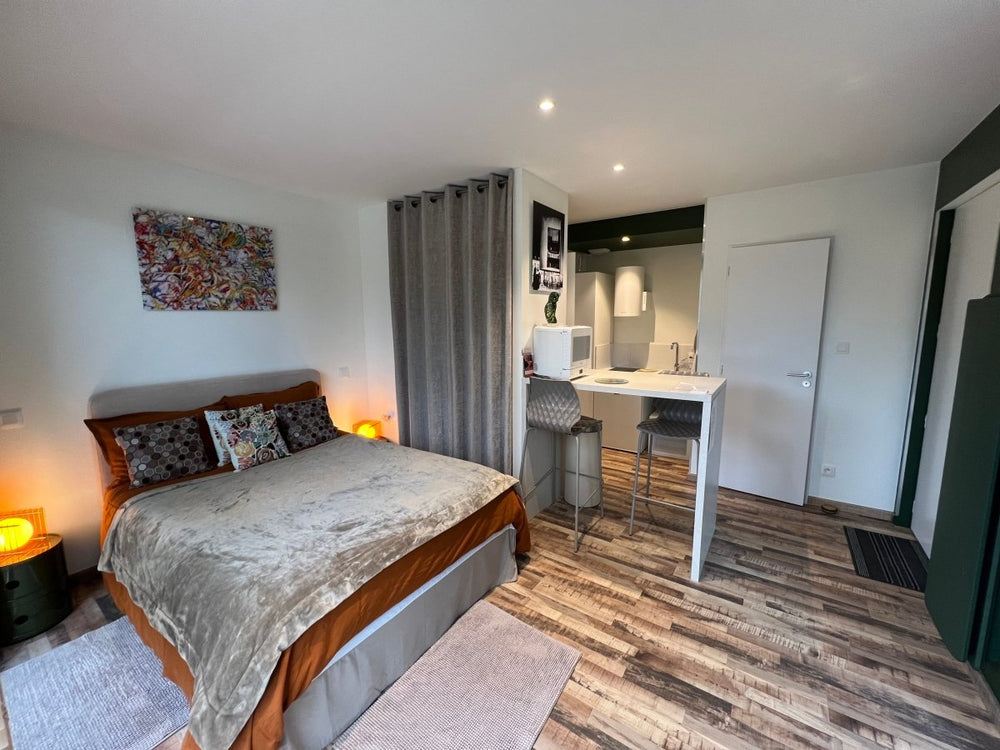 Le Pont de La Roche - La Cabane - Love’nSpa - weekend en amoureux, love rooms avec spa ou jacuzzi privatif3 de Le Pont de La Roche - La Cabane
