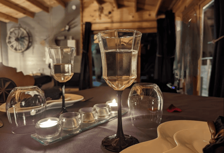 Le Toit Emoi - Love’nSpa - weekend en amoureux, love rooms avec spa ou jacuzzi privatif9 de Le Toit Emoi
