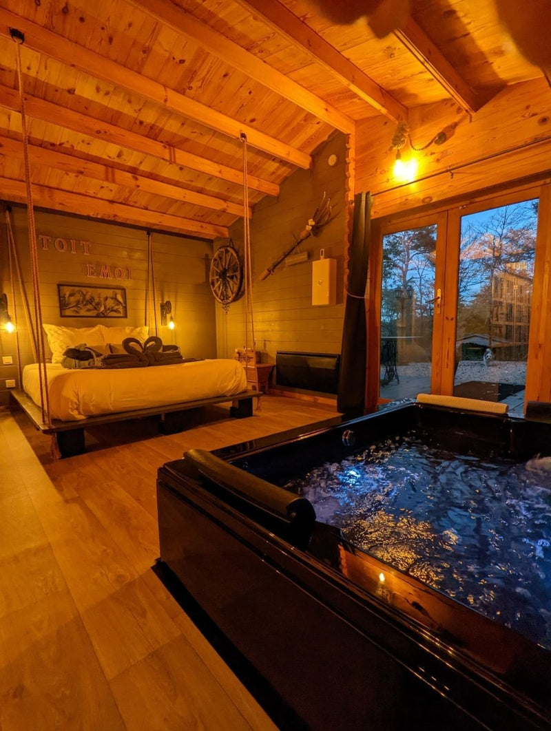 Le Toit Emoi - Love’nSpa - weekend en amoureux, love rooms avec spa ou jacuzzi privatif3 de Le Toit Emoi
