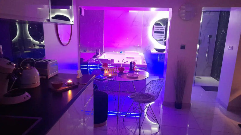 LE YADEN Jaccuzi Mucem/la Major - Love’nSpa - weekend en amoureux, love rooms avec spa ou jacuzzi privatif