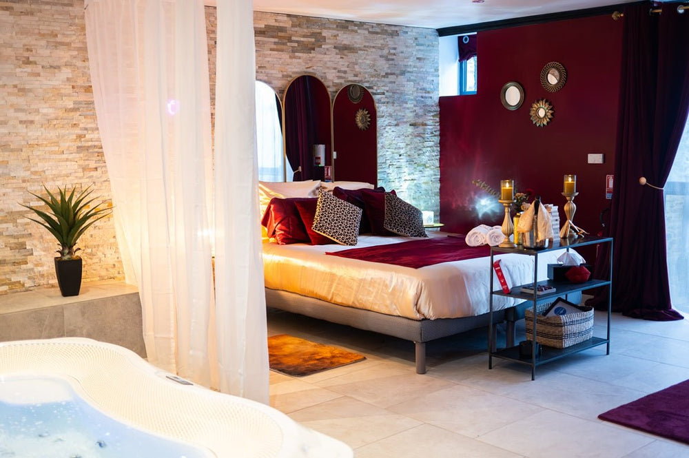 L'Écrin de Fauve - Jacuzzi XXL privatif - Love’nSpa - weekend en amoureux, love rooms avec spa ou jacuzzi privatif10 de L'Écrin de Fauve - Jacuzzi XXL privatif
