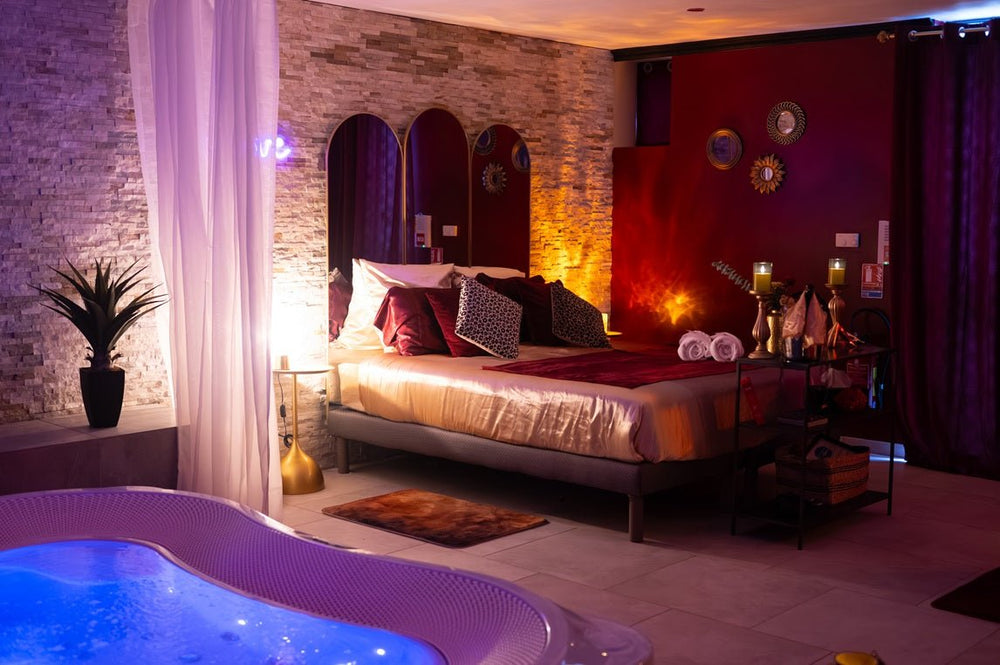 L'Écrin de Fauve - Jacuzzi XXL privatif - Love’nSpa - weekend en amoureux, love rooms avec spa ou jacuzzi privatif1 de L'Écrin de Fauve - Jacuzzi XXL privatif
