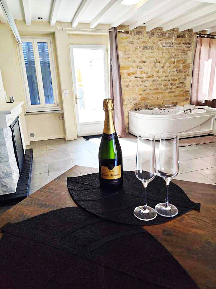 L'Ecrin de Mailly - Love’nSpa - weekend en amoureux, love rooms avec spa ou jacuzzi privatif7 de L'Ecrin de Mailly
