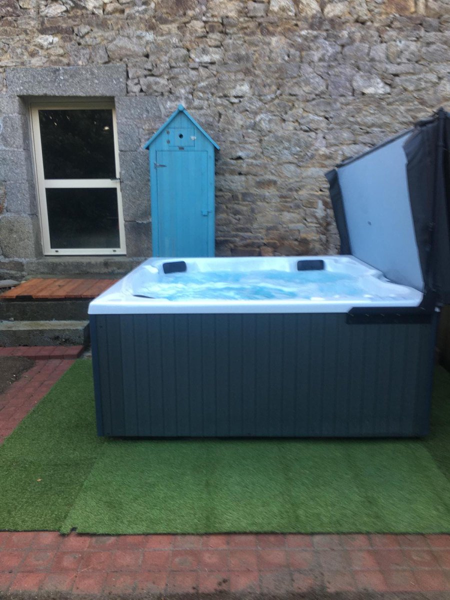 Les Ajoncs - Love’nSpa - weekend en amoureux, love rooms avec spa ou jacuzzi privatif5 de Les Ajoncs
