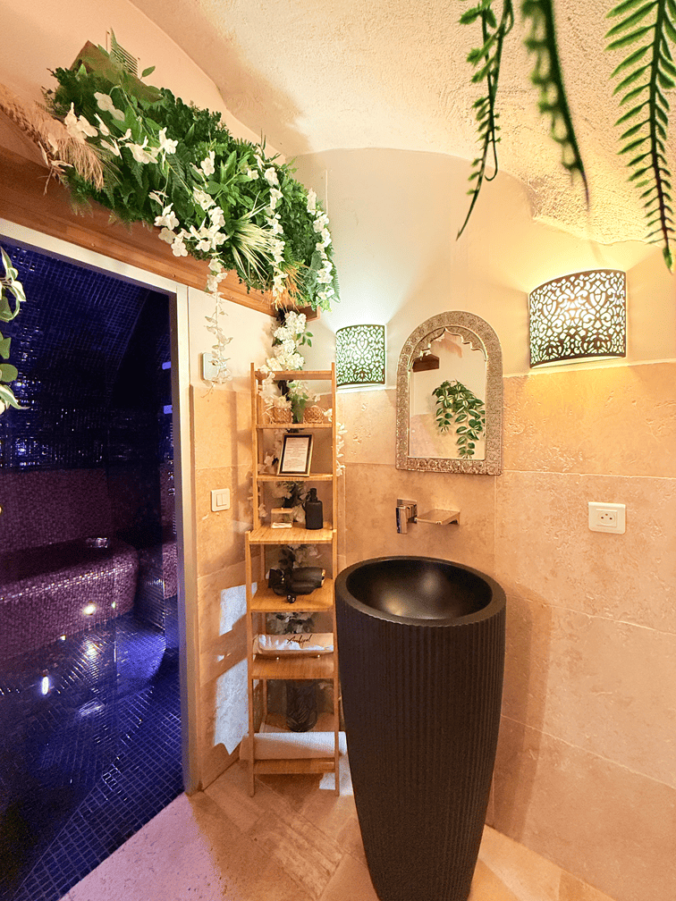 Les Bains d'Aphrodite - Love’nSpa - weekend en amoureux, love rooms avec spa ou jacuzzi privatif20 de Les Bains d'Aphrodite
