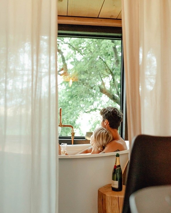 Les Cabanes Étoilées - Love’nSpa - weekend en amoureux, love rooms avec spa ou jacuzzi privatif2 de Les Cabanes Étoilées
