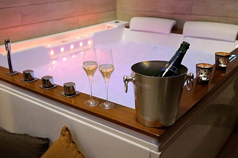 Les Échappées Romantiques - La Petite Maison - Love’nSpa - weekend en amoureux, love rooms avec spa ou jacuzzi privatif5 de Les Échappées Romantiques- La Petite Maison
