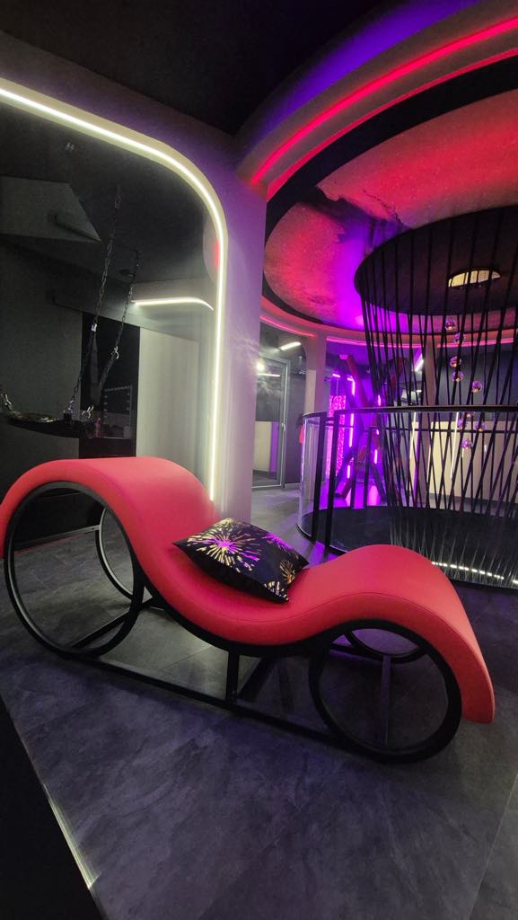 Les Secrets Rooms L'EVASION DIVINE - Love’nSpa - weekend en amoureux, love rooms avec spa ou jacuzzi privatif4 de Les Secrets Rooms L'EVASION DIVINE
