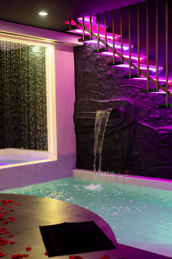 Les Secrets Rooms L'EVASION DIVINE - Love’nSpa - weekend en amoureux, love rooms avec spa ou jacuzzi privatif3 de Les Secrets Rooms L'EVASION DIVINE
