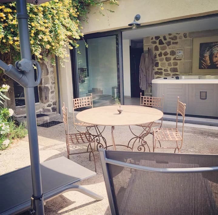 L'Escapade Amoureuse - Love’nSpa - weekend en amoureux, love rooms avec spa ou jacuzzi privatif5 de L'Escapade Amoureuse
