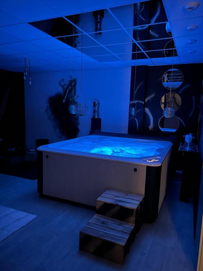 L'escapade sensuelle - Love’nSpa - weekend en amoureux, love rooms avec spa ou jacuzzi privatif1 de L'escapade sensuelle
