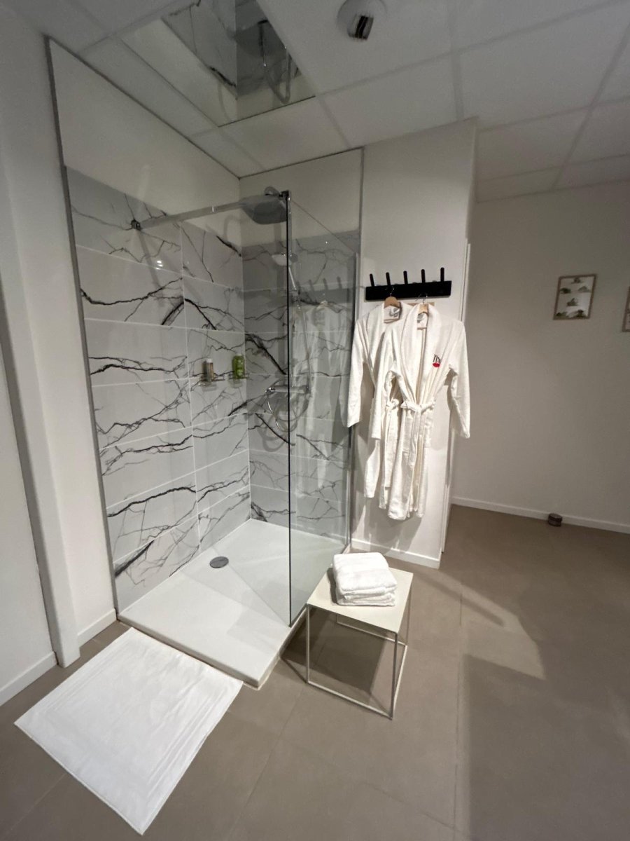 L'escapade sensuelle - Love’nSpa - weekend en amoureux, love rooms avec spa ou jacuzzi privatif10 de L'escapade sensuelle
