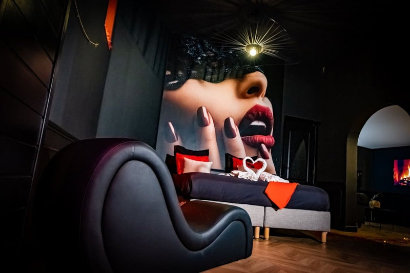 L'Essentiel 84 - La suite TENTATION - Love’nSpa - weekend en amoureux, love rooms avec spa ou jacuzzi privatif3 de L'Essentiel Gîte de Charme 5 Etoiles - La suite TENTATION
