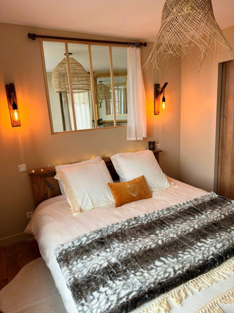 L'Évasion Safari : Spa privatif, Écran cinéma - Love’nSpa - weekend en amoureux, love rooms avec spa ou jacuzzi privatif1 de L'Évasion Safari : Spa privatif, Écran cinéma
