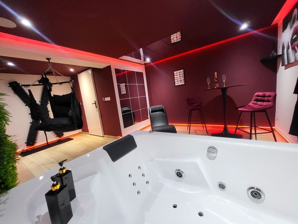 L'incontournable Love Room - Love’nSpa - weekend en amoureux, love rooms avec spa ou jacuzzi privatif3 de L'incontournable Love Room
