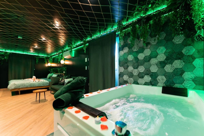 L'oasis tropicale - Love’nSpa - weekend en amoureux, love rooms avec spa ou jacuzzi privatif1 de L'oasis tropicale
