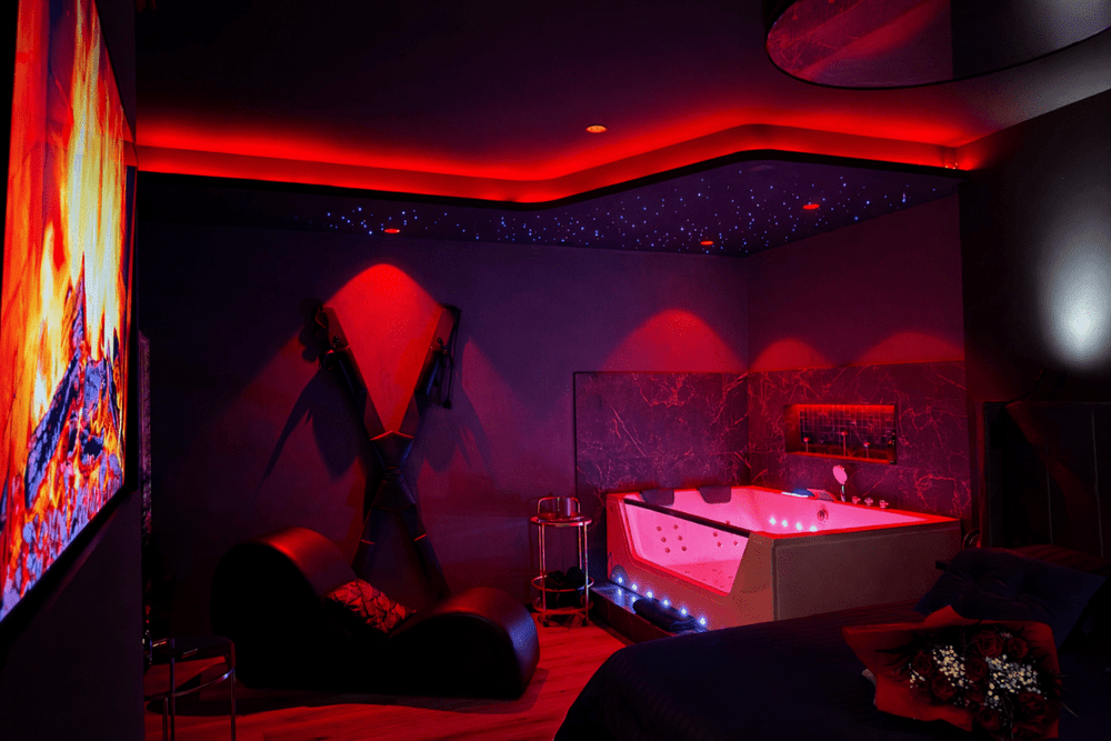 L’obscure - Love’nSpa - weekend en amoureux, love rooms avec spa ou jacuzzi privatif3 de L’obscure
