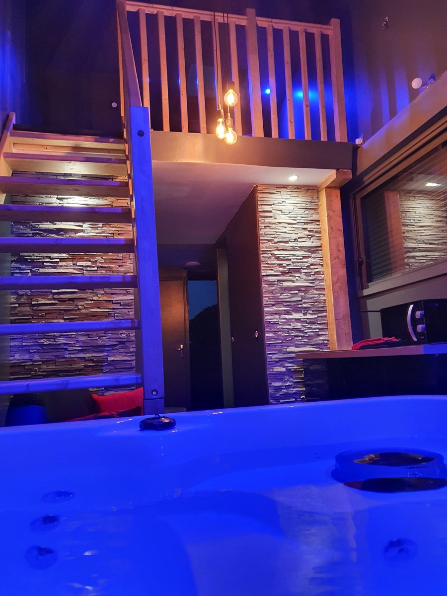 Loft Spa Bord de mer Fouras - Love’nSpa - weekend en amoureux, love rooms avec spa ou jacuzzi privatif1 de Loft Spa Bord de mer Fouras
