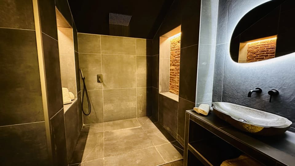 Loft Spa - St Etienne - Love’nSpa - weekend en amoureux, love rooms avec spa ou jacuzzi privatif5 de Loft Spa - St Etienne
