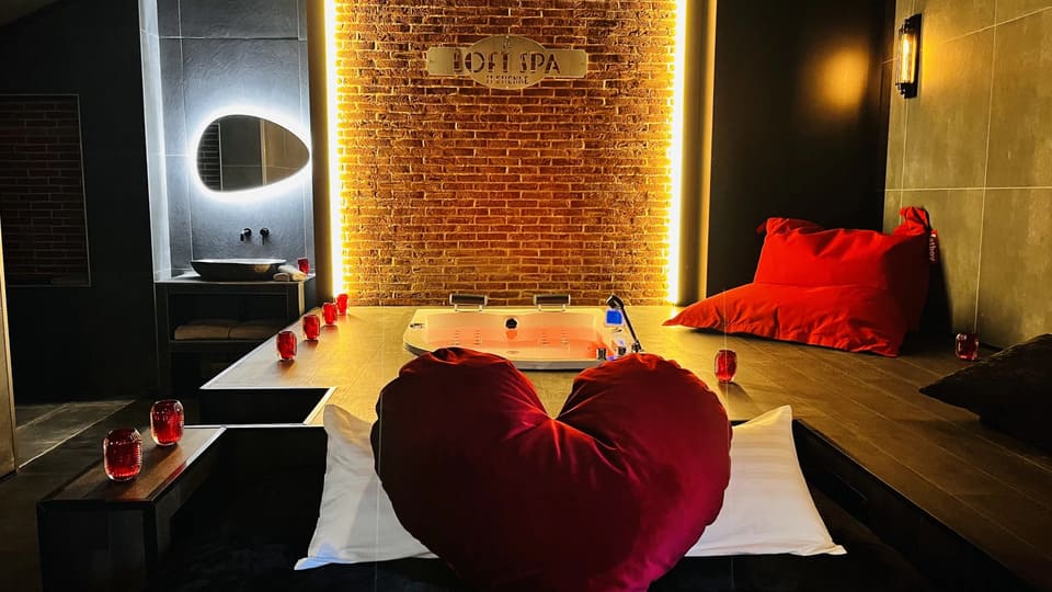 Loft Spa - St Etienne - Love’nSpa - weekend en amoureux, love rooms avec spa ou jacuzzi privatif1 de Loft Spa - St Etienne
