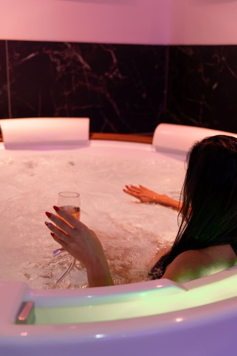 L'Olympe des Sens - APHRODITE • Déesse du désir - Love’nSpa - weekend en amoureux, love rooms avec spa ou jacuzzi privatif18 de L'Olympe des Sens - APHRODITE • Déesse du désir
