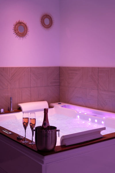 L'Olympe des Sens - HERA • Déesse du mariage - Love’nSpa - weekend en amoureux, love rooms avec spa ou jacuzzi privatif