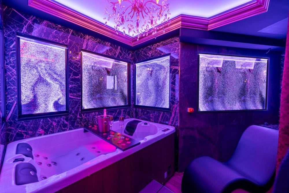 Love And Sex Room - La Marquise - Love’nSpa - weekend en amoureux, love rooms avec spa ou jacuzzi privatif2 de Love And Sex Room - La Marquise

