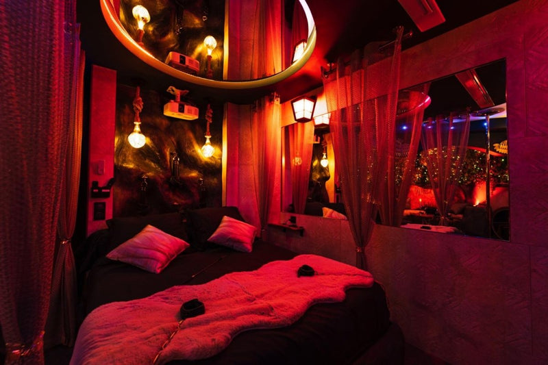 Love And Sex Room - La Romaine - Love’nSpa - weekend en amoureux, love rooms avec spa ou jacuzzi privatif2 de Love And Sex Room - La Romaine
