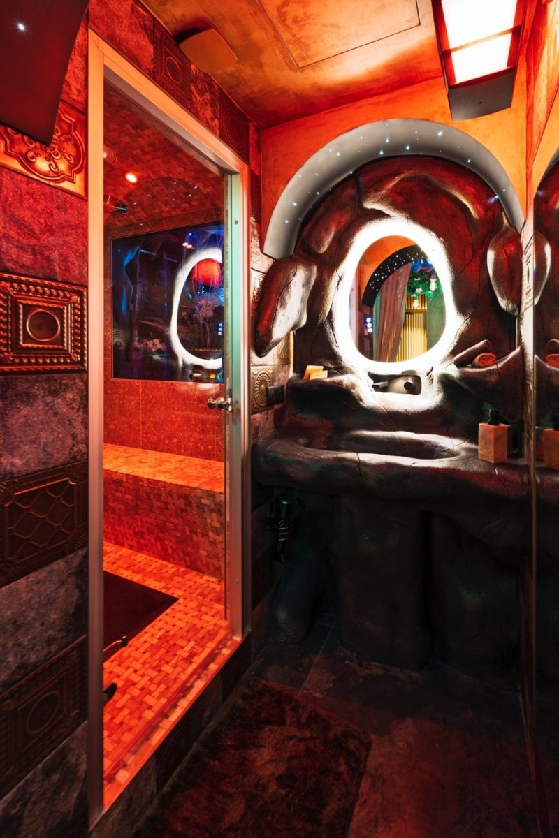 Love And Sex Room - La Romaine - Love’nSpa - weekend en amoureux, love rooms avec spa ou jacuzzi privatif3 de Love And Sex Room - La Romaine
