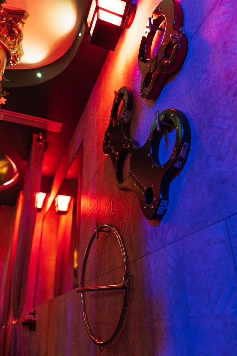 Love And Sex Room - La Romaine - Love’nSpa - weekend en amoureux, love rooms avec spa ou jacuzzi privatif16 de Love And Sex Room - La Romaine
