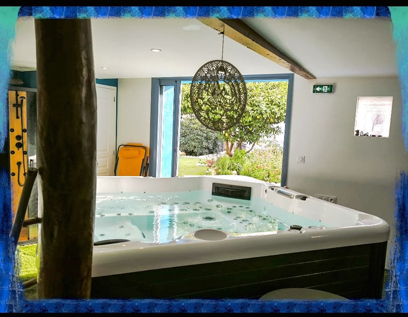 Love & Kinky Room with big SPAs & Sauna - Love’nSpa - weekend en amoureux, love rooms avec spa ou jacuzzi privatif1 de Love & Kinky Room with big SPAs & Sauna
