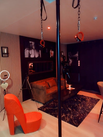 Love - Room, Gîte 4 étoiles, 50 Nuances Romantiques - Love’nSpa - weekend en amoureux, love rooms avec spa ou jacuzzi privatif