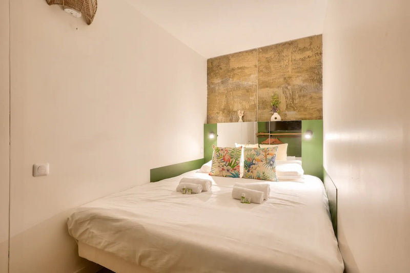 Love room - Jacuzzi ambiance Zen - Love’nSpa - weekend en amoureux, love rooms avec spa ou jacuzzi privatif1 de Love room - Jacuzzi ambiance Zen
