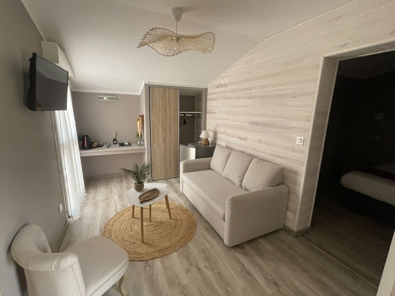 Love Room - La Dame du Lac - Love’nSpa - weekend en amoureux, love rooms avec spa ou jacuzzi privatif3 de Love Room - La Dame du Lac
