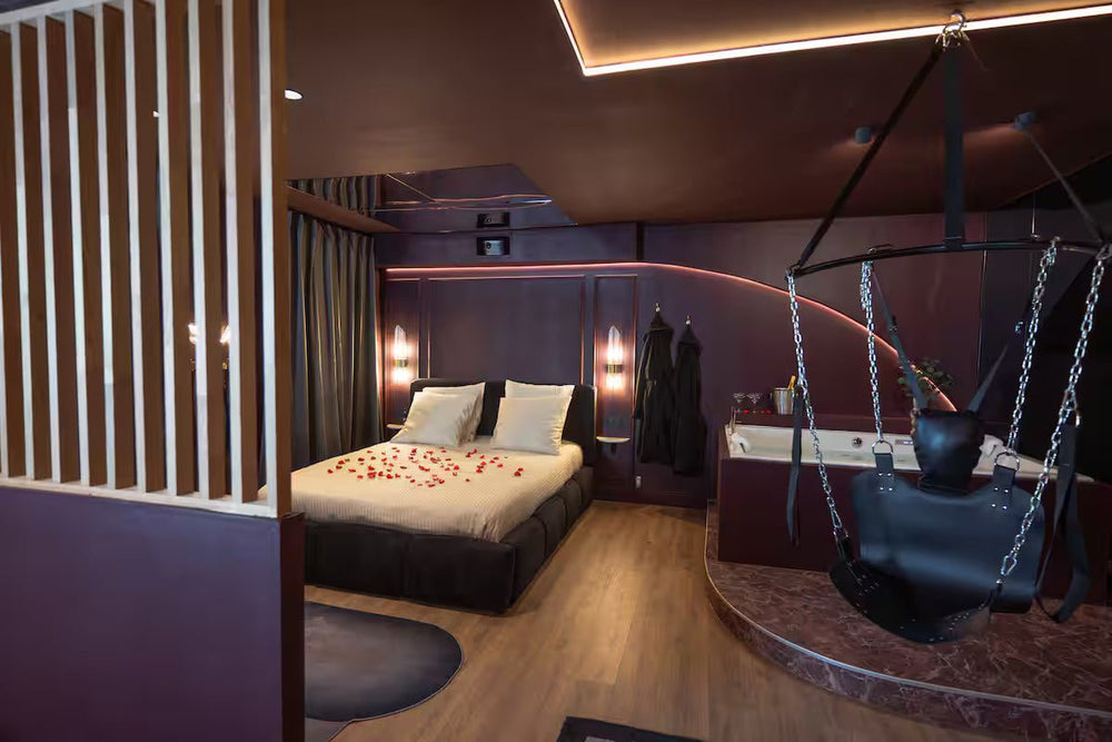 Love Room Luxe – Balnéo – Cinéma - Love’nSpa - weekend en amoureux, love rooms avec spa ou jacuzzi privatif5 de Love Room Luxe – Balnéo – Cinéma
