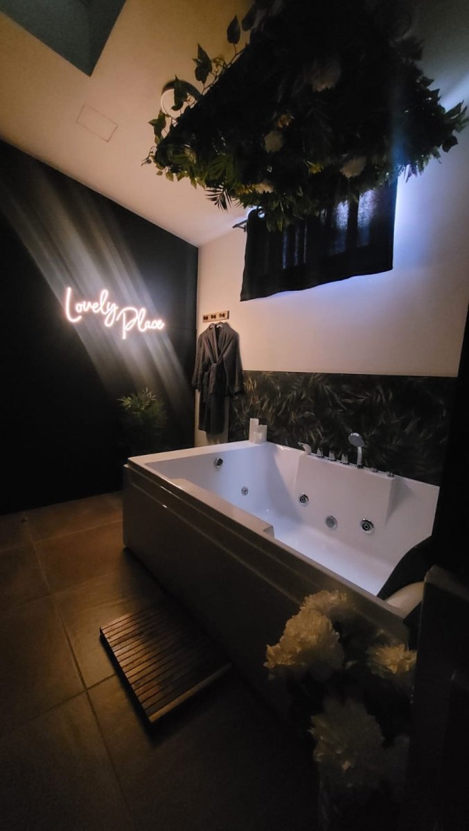 Lovely Place and Spa - Love’nSpa - weekend en amoureux, love rooms avec spa ou jacuzzi privatif2 de Lovely Place and Spa
