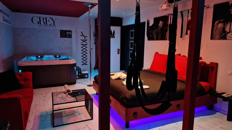 Loveroom 50 Nuances - Love’nSpa - weekend en amoureux, love rooms avec spa ou jacuzzi privatif2 de Loveroom 50 Nuances
