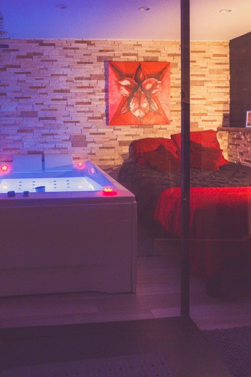 LoveRoom Jo - Love’nSpa - weekend en amoureux, love rooms avec spa ou jacuzzi privatif2 de LoveRoom Jo
