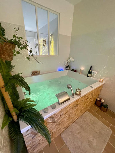 Lover's room Tropic - Love’nSpa - weekend en amoureux, love rooms avec spa ou jacuzzi privatif