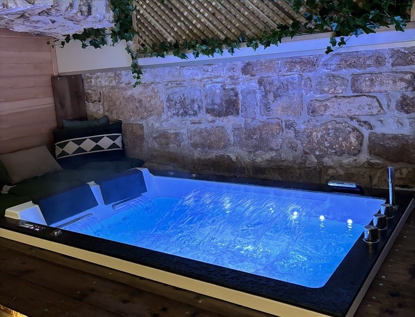 Lov'in Cognac - Love’nSpa - weekend en amoureux, love rooms avec spa ou jacuzzi privatif1 de Lov'in Cognac
