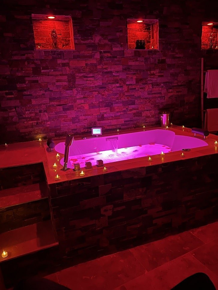 Nature & Love - La maison Nature - Love’nSpa - weekend en amoureux, love rooms avec spa ou jacuzzi privatif4 de Nature & Love - La maison Nature
