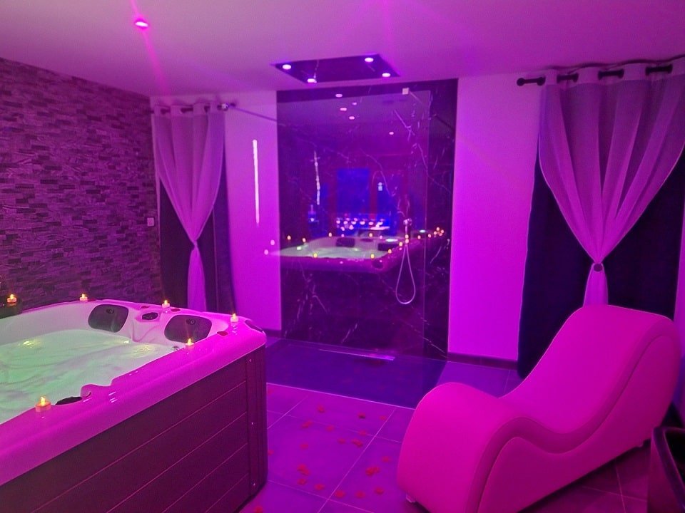 Nuit Blanche - Love’nSpa - weekend en amoureux, love rooms avec spa ou jacuzzi privatif1 de Nuit Blanche
