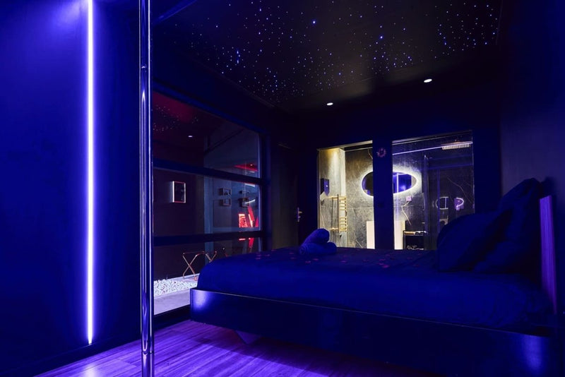 Ô Diable Des Plaisirs - La Dominatrice - Love’nSpa - weekend en amoureux, love rooms avec spa ou jacuzzi privatif2 de Ô Diable Des Plaisirs - La Dominatrice
