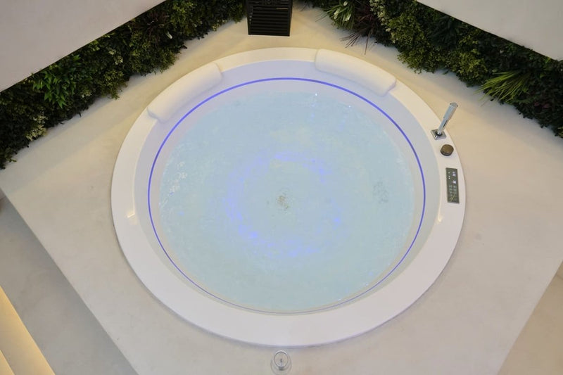 Ô Diable Des Plaisirs - La Soumise - Love’nSpa - weekend en amoureux, love rooms avec spa ou jacuzzi privatif1 de Ô Diable Des Plaisirs - La Soumise
