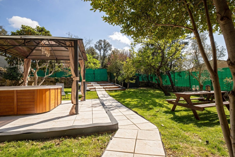 Ô Jacuzzi du Mazet - Love’nSpa - weekend en amoureux, love rooms avec spa ou jacuzzi privatif8 de Ô Jacuzzi du Mazet
