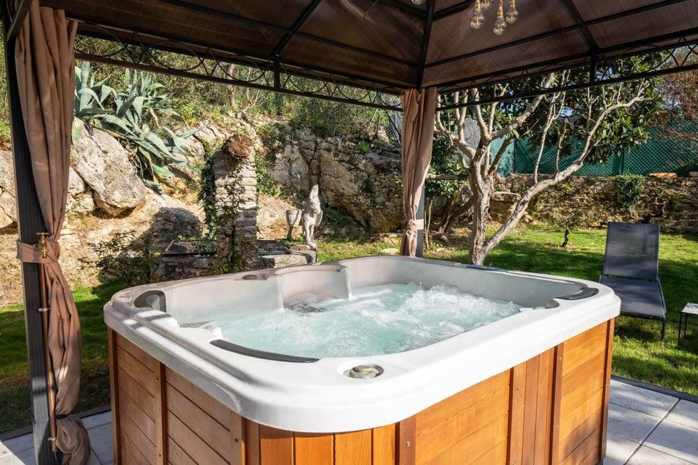Ô Jacuzzi du Mazet - Love’nSpa - weekend en amoureux, love rooms avec spa ou jacuzzi privatif10 de Ô Jacuzzi du Mazet
