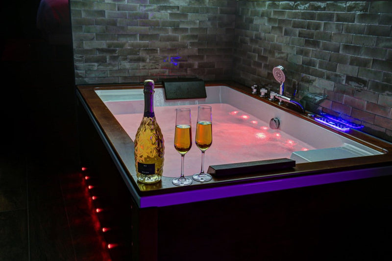 Ombreez - Balnéo - Sauna - Clim - Love’nSpa - weekend en amoureux, love rooms avec spa ou jacuzzi privatif2 de Ombreez - Balnéo - Sauna - Clim

