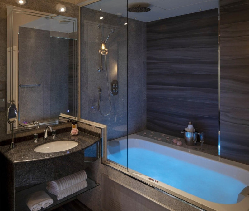 Paris j'Adore Hotel & Spa ***** - Chambre Deluxe Précieuse - Love’nSpa - weekend en amoureux, love rooms avec spa ou jacuzzi privatif2 de Paris j'Adore Hotel & Spa ***** Chambre Deluxe Précieuse
